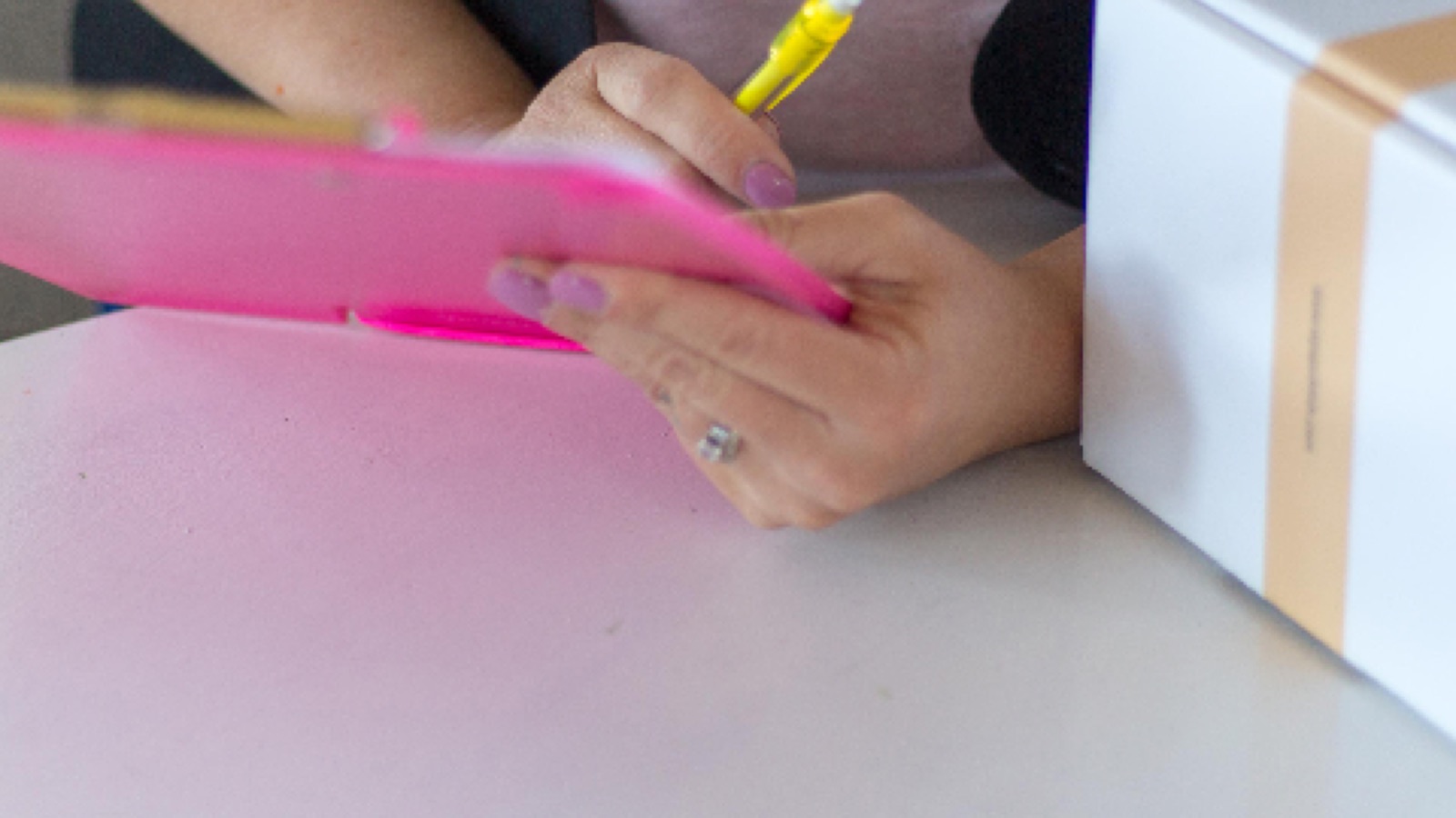 Appunti e blocco per controlli in azienda